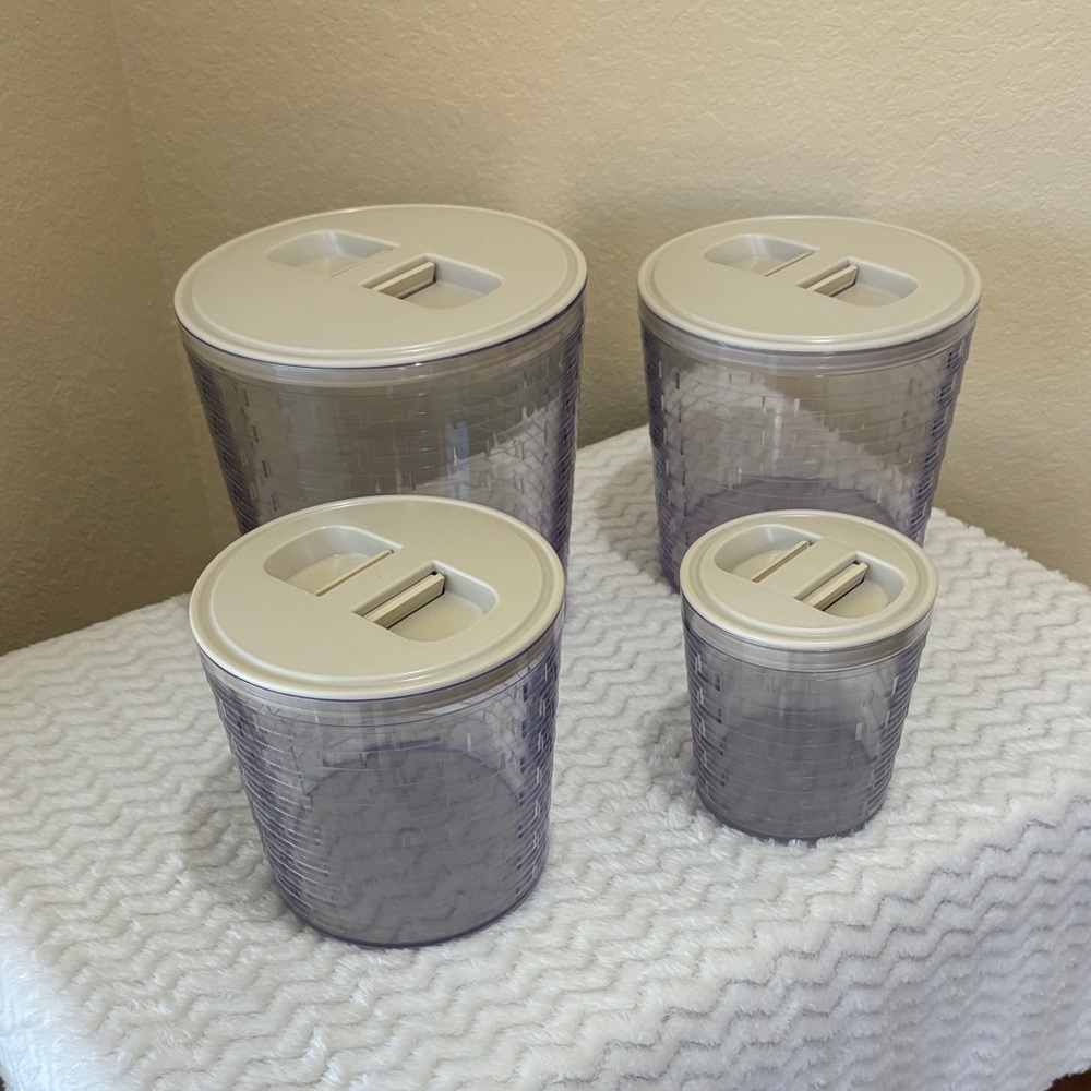 Set of 4 Longaberger Airtight Sealable Round Canister Inserts.May be used alone.